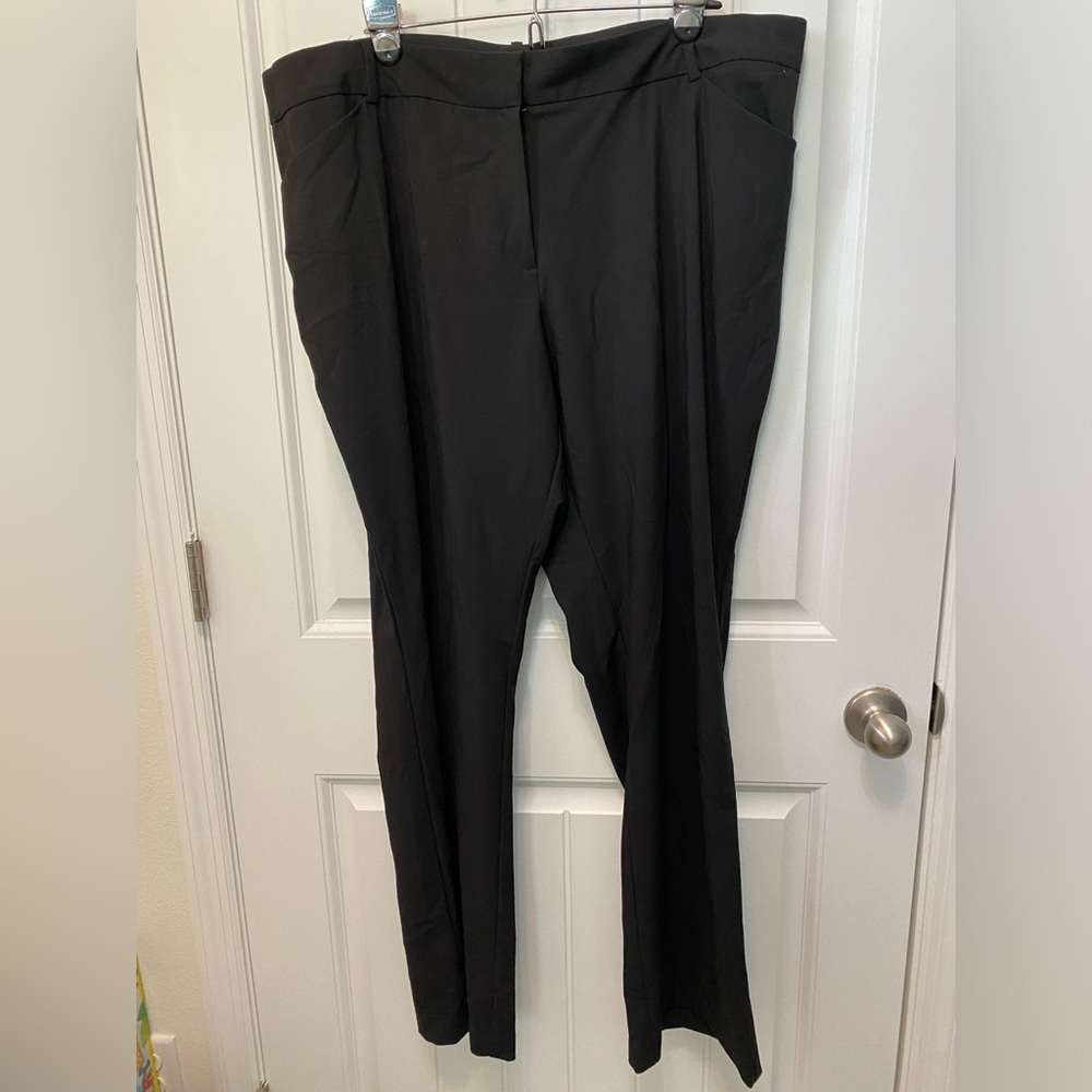 Roz & Ali the smart fit black pants. Size 18W. Zipper and clasp closure.